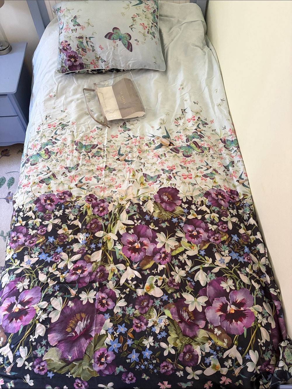 Ted Baker Purple  Butterfly and Floral Ombre Duvet set size twin. Double sided.